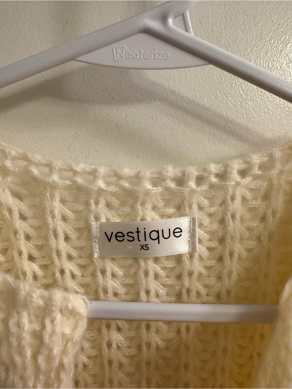 vestique Cream Chunky Knit Cropped Cardigan Vest - Picture 2 of 2